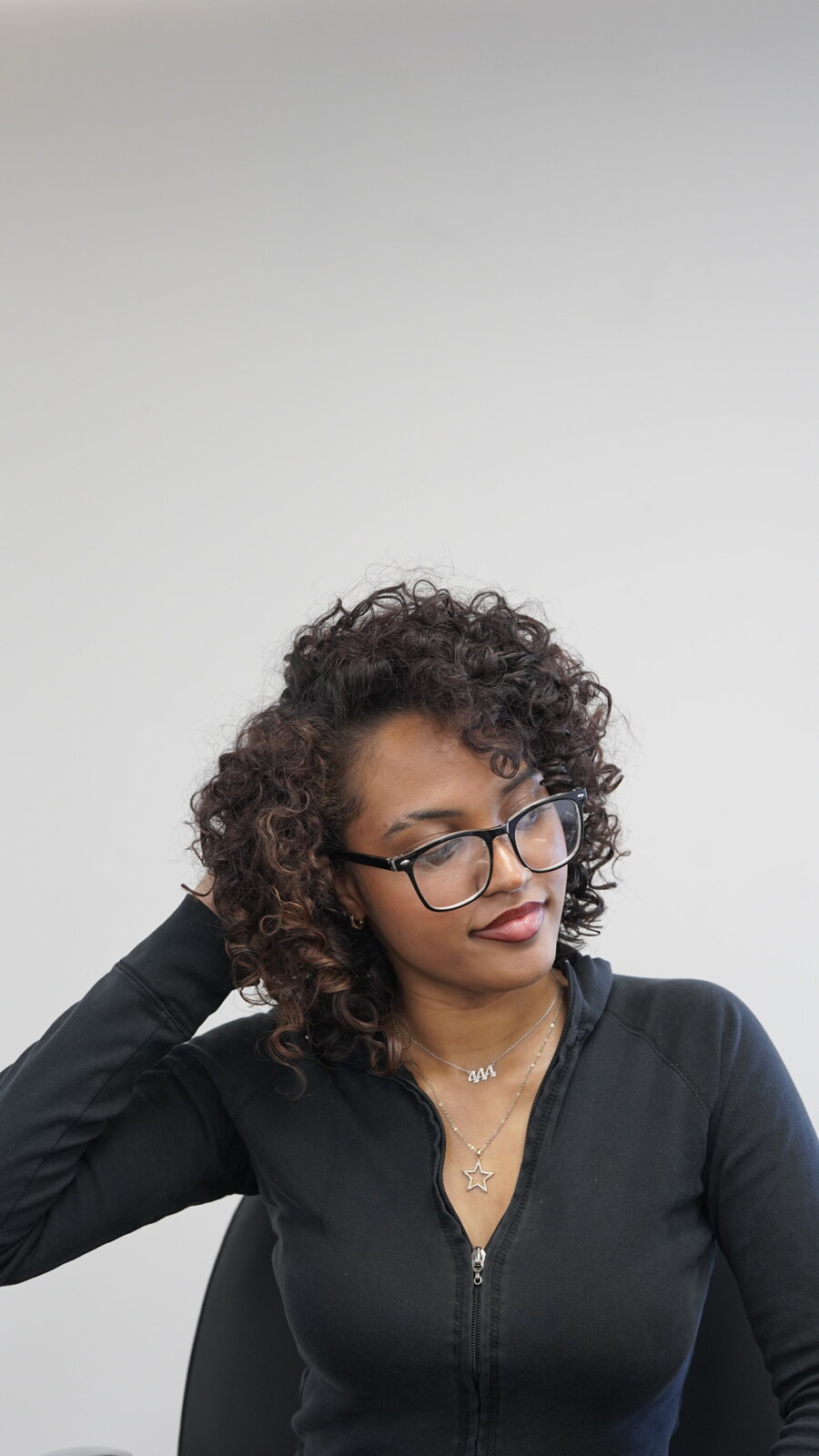 Client showing her finished curly hairstyle at fyf North